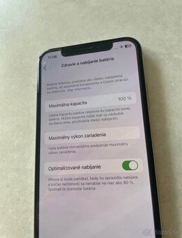 iPhone X 100% batéria