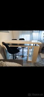 Barovy stolík 3 stoličky otocne luster