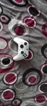Biely Xbox series X/S ovládač na baterky