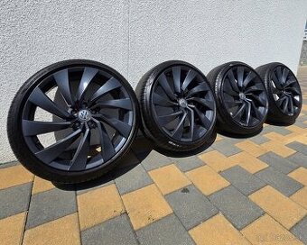 Letné 5x112 VW Rosario Pirelli P Zero 245/35 R20 DOT1823