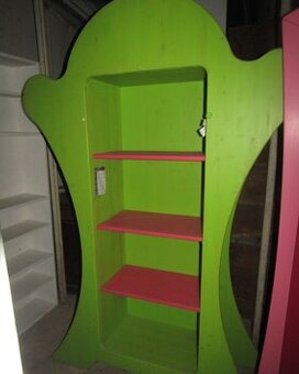 DREVENÝ REGÁL 30,00 €