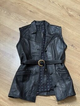 Predĺžená kožená vesta