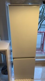 Rezervované- Darujem vstavanú chladničku s mrazákom