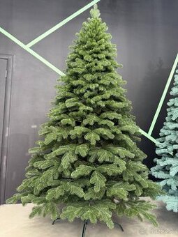 Umelý 3D vianočný stromček Merry Vip