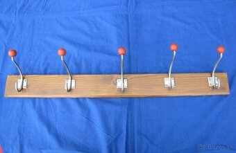 Retro guľôčkový vešiak