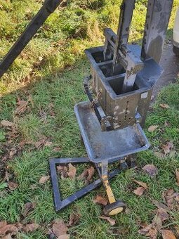 Rucny lis na brikety