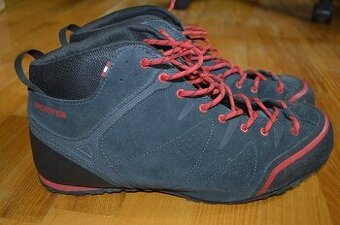 predam turisticke topanky Dachstein