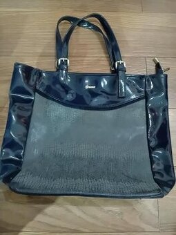 Kabelka grosso modrá.