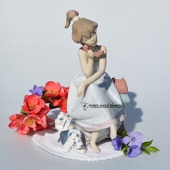 LLadró Zberateľská porcelánová soška - Dievčinka s telefónom