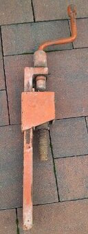 Držiak kolesa na pluh