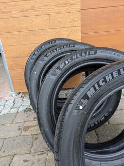 Predám pneumatiky Michelin E-Primacy 205/55/R19 97H dot 2025