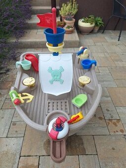 Little Tikes Vodný stôl Pirátska loď