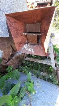 Drvič konárov za traktor