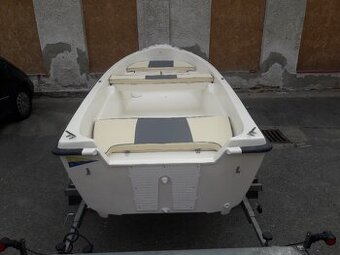 Motorový čln, loď Any 400