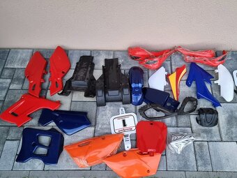 Predám nové plasty na pitbike aj jednotlivo.