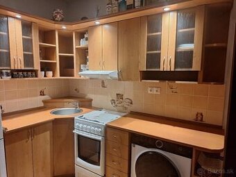 Predam pouzivanu rohovu kuchynsku linku