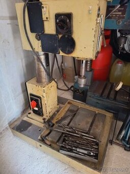 vŕtačka stojanová BT 1/10 Výkon: 1kw 380 V 4 rýchlostná prev