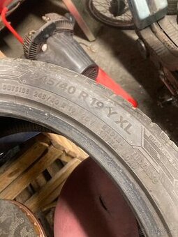 245/40 r19