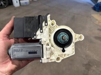 Motor stshovania okien LZ Vw 1K0 959 703 P