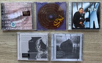 CDčka Mike Oldfield Lykke Li Nek Santana Nas Greenday