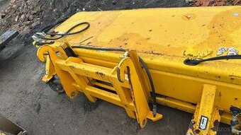 Zametacie zariadenie / kefa na JCB 3CX