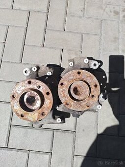 predné otoče s nábojmi (tehlice) – BMW E60 E61