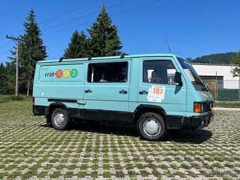 Obytná dodávka Mercedes MB100D