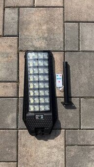 Solar LED reflektor s výkonom 1300 W
