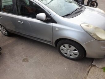 Na ND Nissan Note 1,4 benzin.