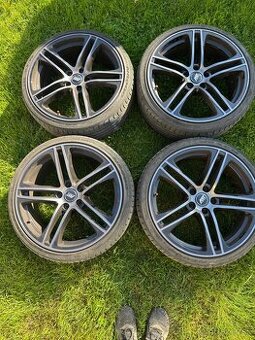 225/35 R19