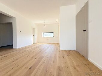 EXKLUZÍVNA PONUKA: MODERNÝ 4-IZBOVÝ BUNGALOV V HURBANOVEJ VS