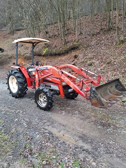 Malotraktor s nakladačom