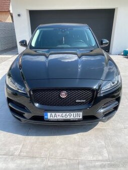 Jaguar F Pace