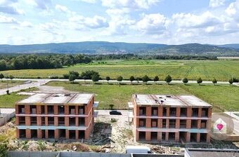 1 IZBOVÝ BYT S PIVNICOU, ZÁHRADKOU, KLIMATIZÁCIOU A ŽALÚZIAM