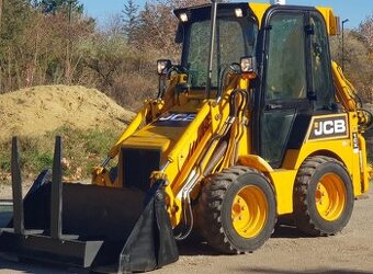 Jcb 1CX , Vyhrievaná kabiná, paletová vidlica, bobcat