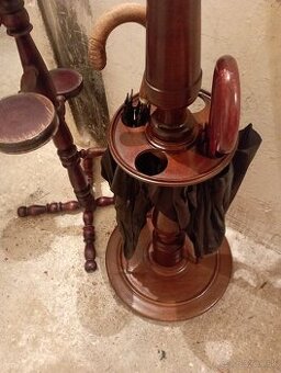 Starožitný vešiak drevo