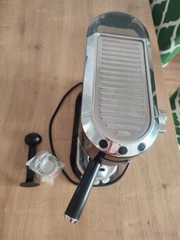 Pákový kávovar delonghi