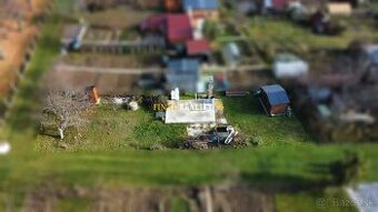 Záhrada so základovou platňou pre chatku v Bojniciach - 1