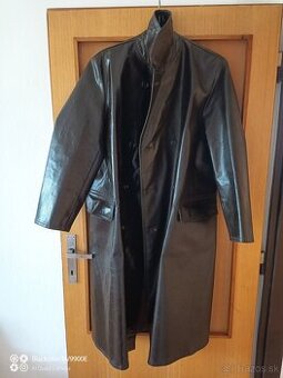 Starý koženkový kabát