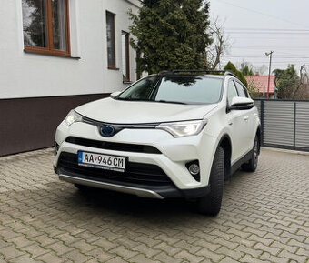 Predám Toyotu RAV4 Hybrid 2,5 benzín