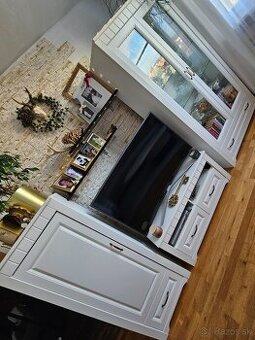 Predám ľubovoľne stojacu obývaciu izbu