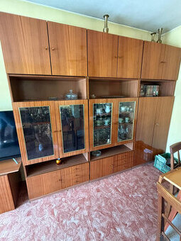 Predam starsiu obyvaciu stenu GLOSS OAK