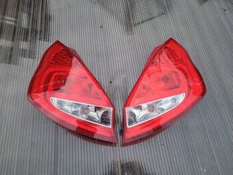 FORD FIESTA SVETLO