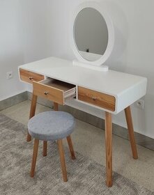 Kozmetický stolík so stoličkou - 1