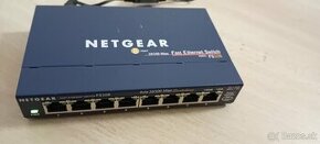 Switche Netgear s príslušenstvom 4ks