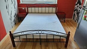 Manželská posteľ +dva nočné stolíky