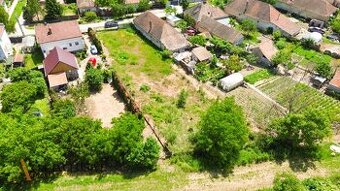 ALL INCLUSIVE | NA PREDAJ STAVEBNÝ POZEMOK (930M2), KOMOČA
