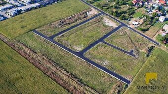 STAVEBNÉ POZEMKY v obci ZVONČÍN len 8 km od Trnavy,všetky IS