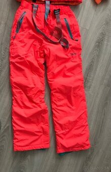 Predam nepremokave lyziarske nohavice a mikinu