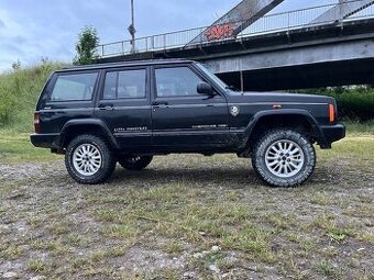 Kúpim Jeep cherokee Xj